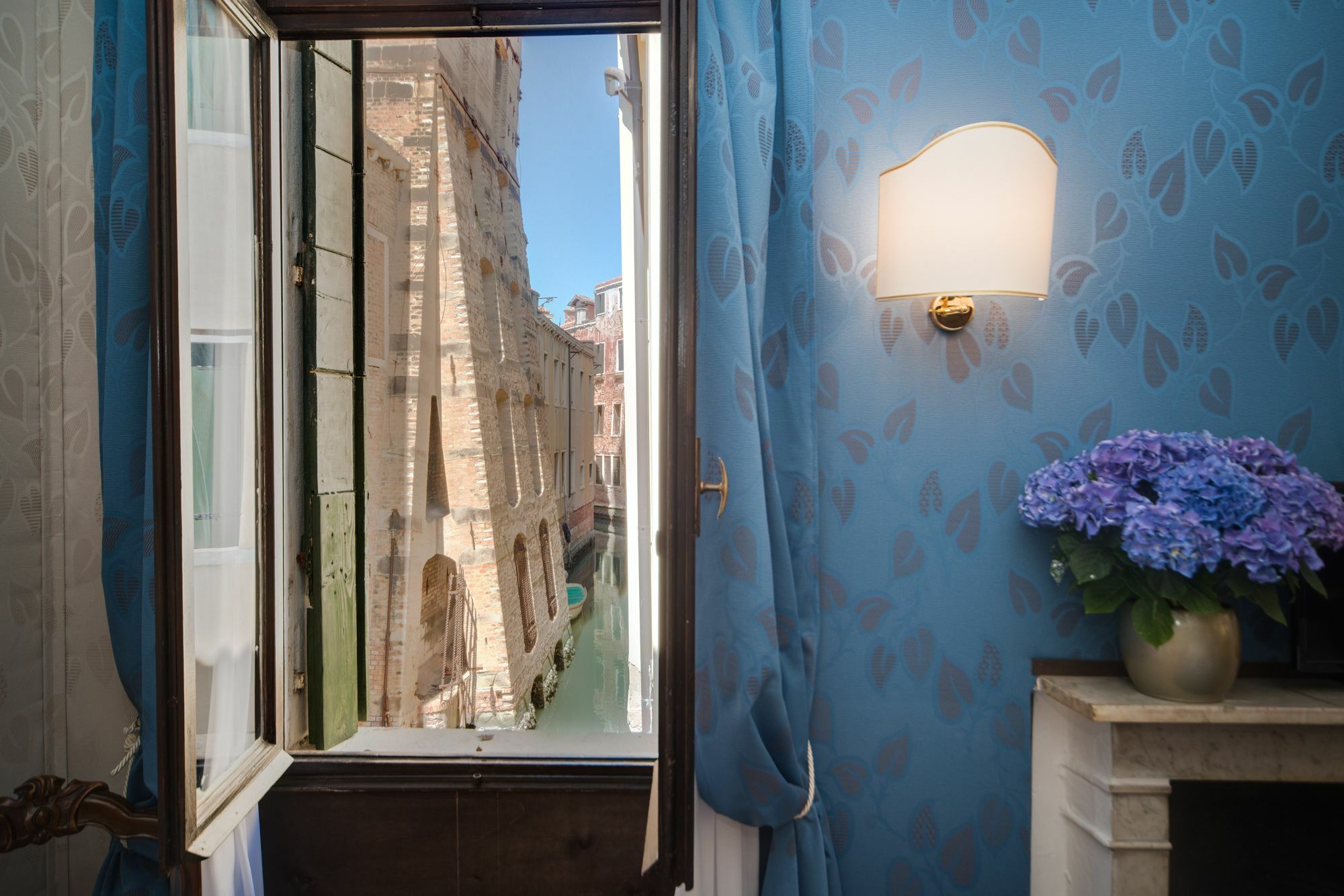 Ca' Lavezzera Hotel Venice Exterior photo
